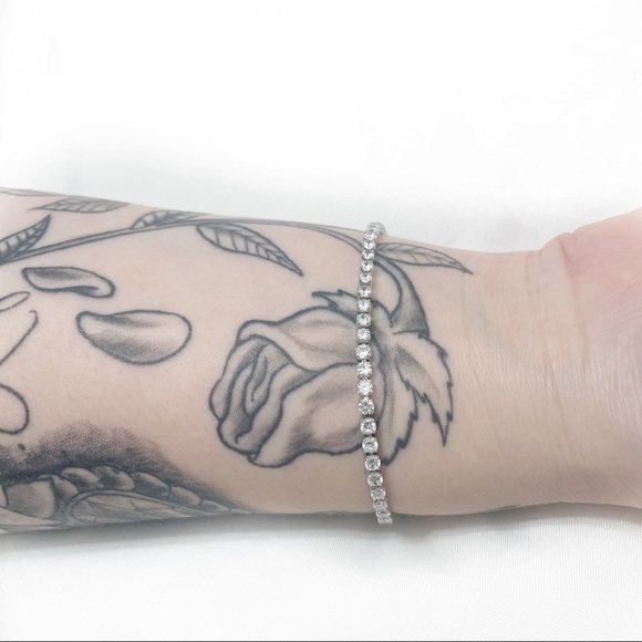 MACY’S Tennis Bracelet in Fine Silver Plate - Picture 10 of 11